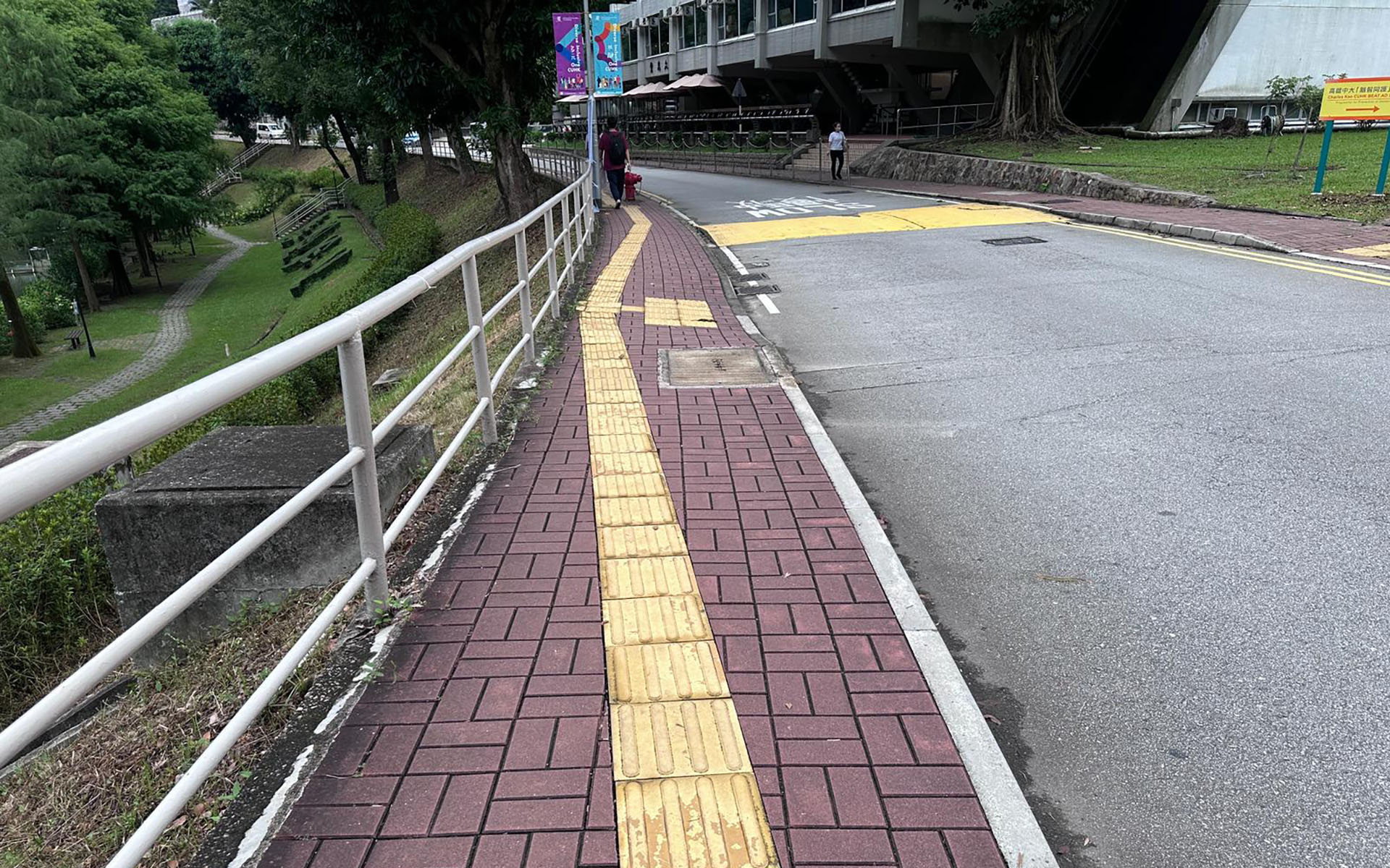 Tactile guide paths